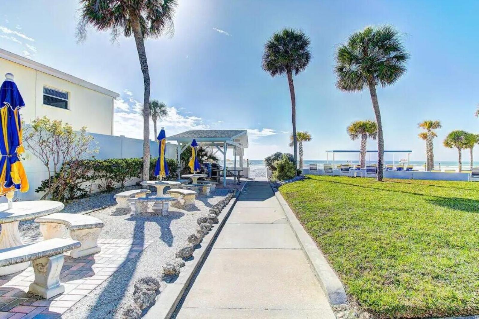 Beachfront Getaway In Siesta Key Bagian luar foto